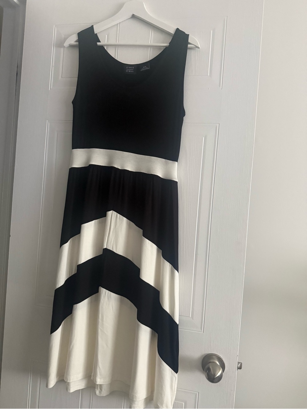 Women’s Black and White Sleeveless Chevron Midi Dress colour block sz M